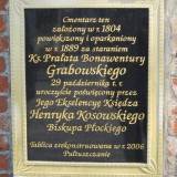 Pułtusk. Tablica przy wejściu na Cm. Świetokrzyski.