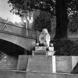 pomnik001.jpg