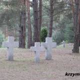 Mławka. Symboliczne krzyże na pochówkach z I wojny światowej.