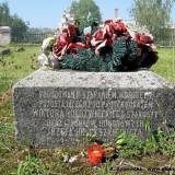 Duniłowicze. Ocalała część postumentu pomnika.