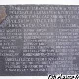 Tablica ku czci poległych mieszkańców m. Suraża.