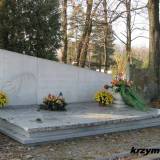 Wiązowna. Mogiła lotników z 41 eskadry rozpoznawczej.